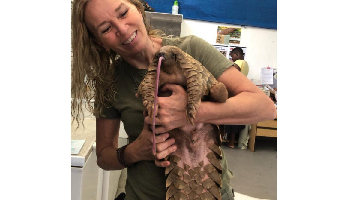Nicci-Wright-with pangolin